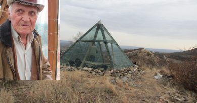 87-годишният Иван Тодоров от Горна Оряховица е изключително колоритна личност. Каубойските шапки са страстта на зевзека.Изпълнен е с...