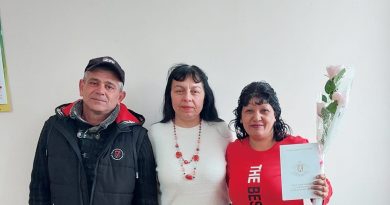 Искра и Милко Маринови се венчаха на 12 януари в павликенското село Димча, а ритуала изпълни кметицата Иваничка Колева. Тя приема...