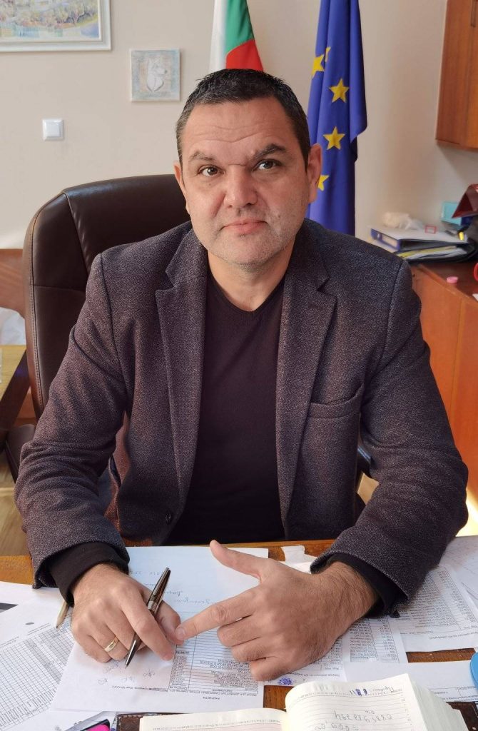 ИЛИЯН ВЕНКОВ Е НОВИЯТ СТАР УПРАВИТЕЛ НА МБАЛ “Д-р Димитър Павлович”. Той ще продължи да ръководи лечебницата, след като Общинският...