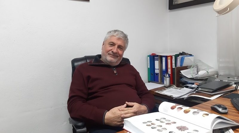 Д-р Иван Църов е една от най-разпознаваемите личности в съвременния живот на старата столица. Роден е на 12 февруари 1957 г., зодия...