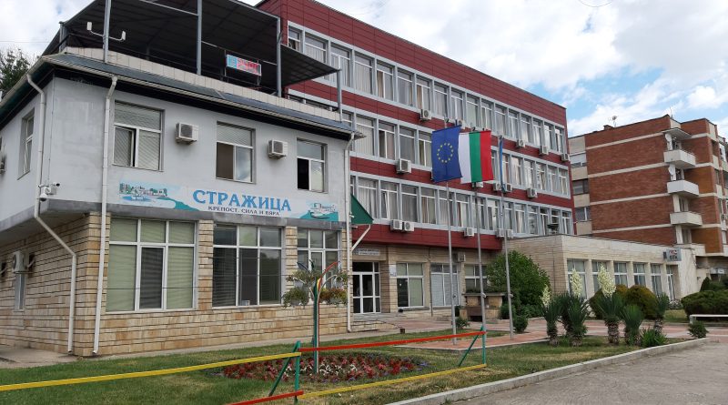 Петима кметове и един кметски наместник, все бивши полицаи, спечелиха последните местни избори в различни населени места в областта...