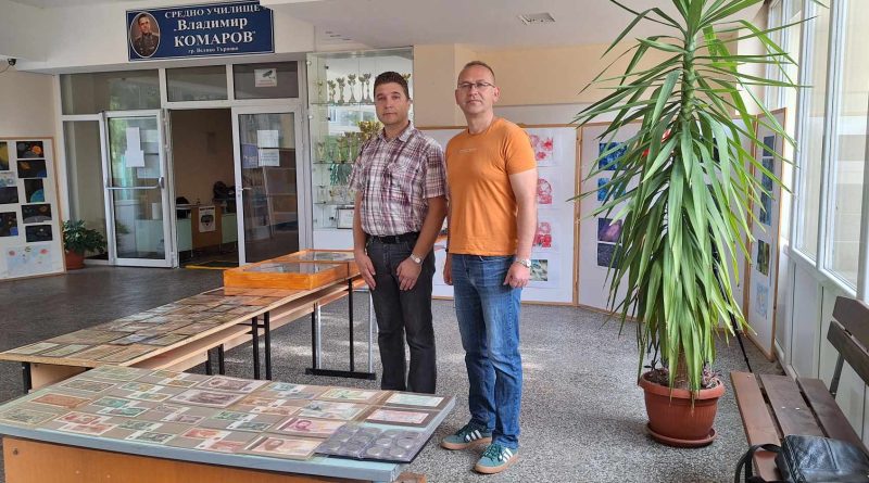 Изложба на старо оръжие и микроекспозиция за българския лев показаха в СУ „Владимир Комаров“