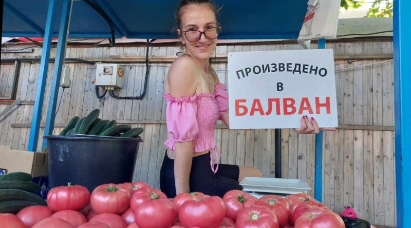 Местната фермерка Мария Попова съчетава страстта към зеленчукопроизводството с поезията
