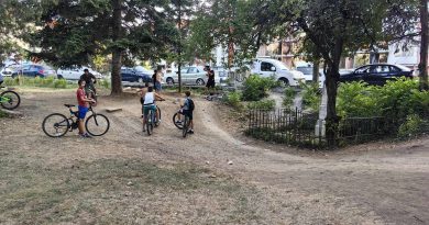 Импровизирана велоалея в търновски парк създава опасност за малчугани
