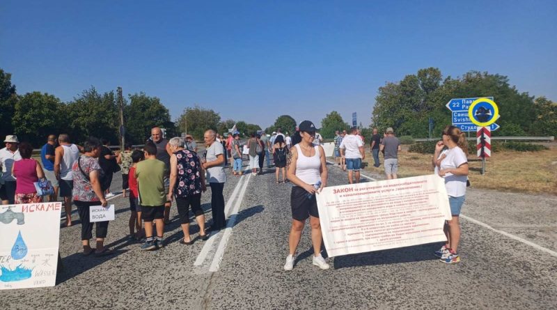 Жители на четири села блокираха главния път Плевен – Русе заради безводието
