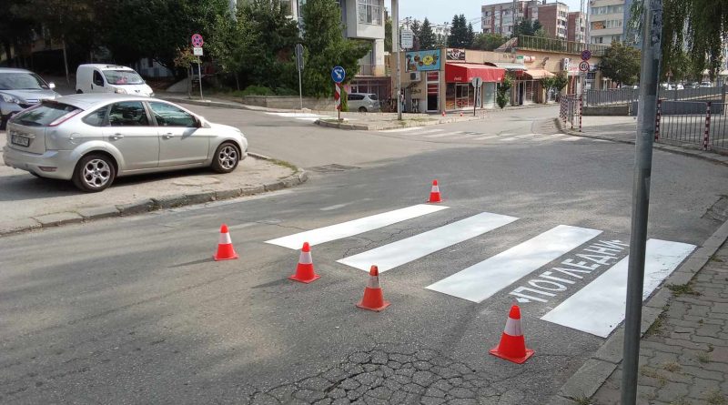 Освежават пешеходните пътеки до училища и детски градини