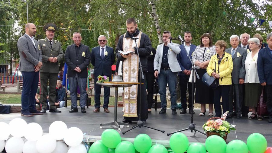 Debelets Дебелец стана на 50 г., вградиха капсула на времето със снимка и брой ...