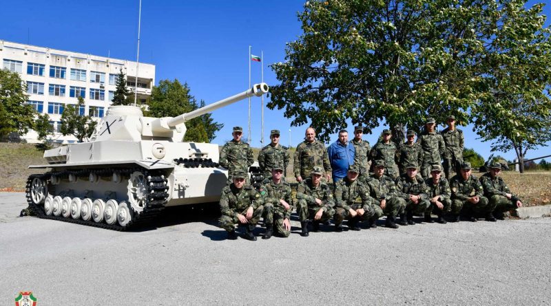 Две години в НВУ реставрирали танк от Втората световна война