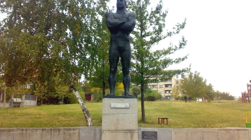 Никола Петров