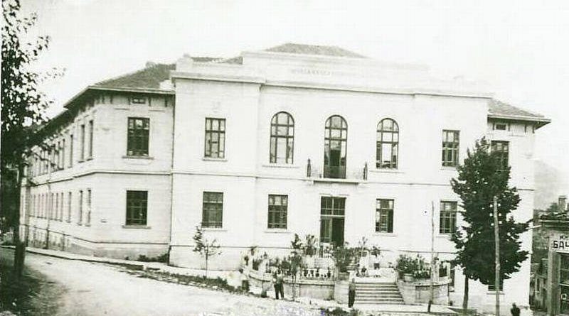 матури