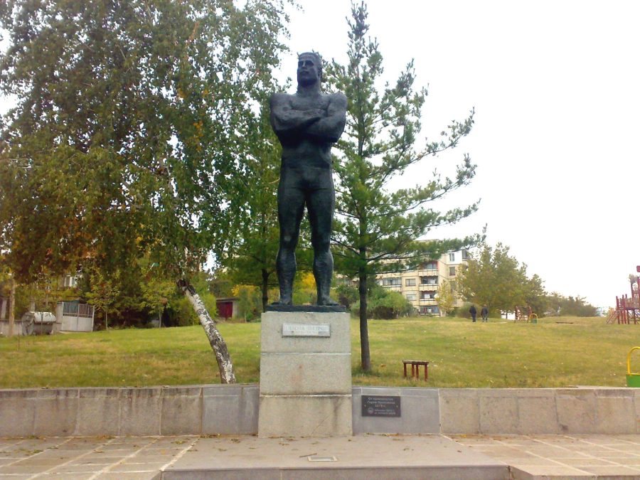 Никола Петров