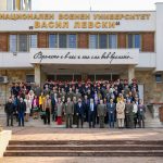 150 участници