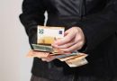 Криминалисти от Горна Оряховица издирват извършителите на две кражби на пари от жилища